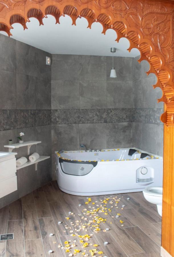 Hotel Riad เลียจ ภายนอก รูปภาพ
