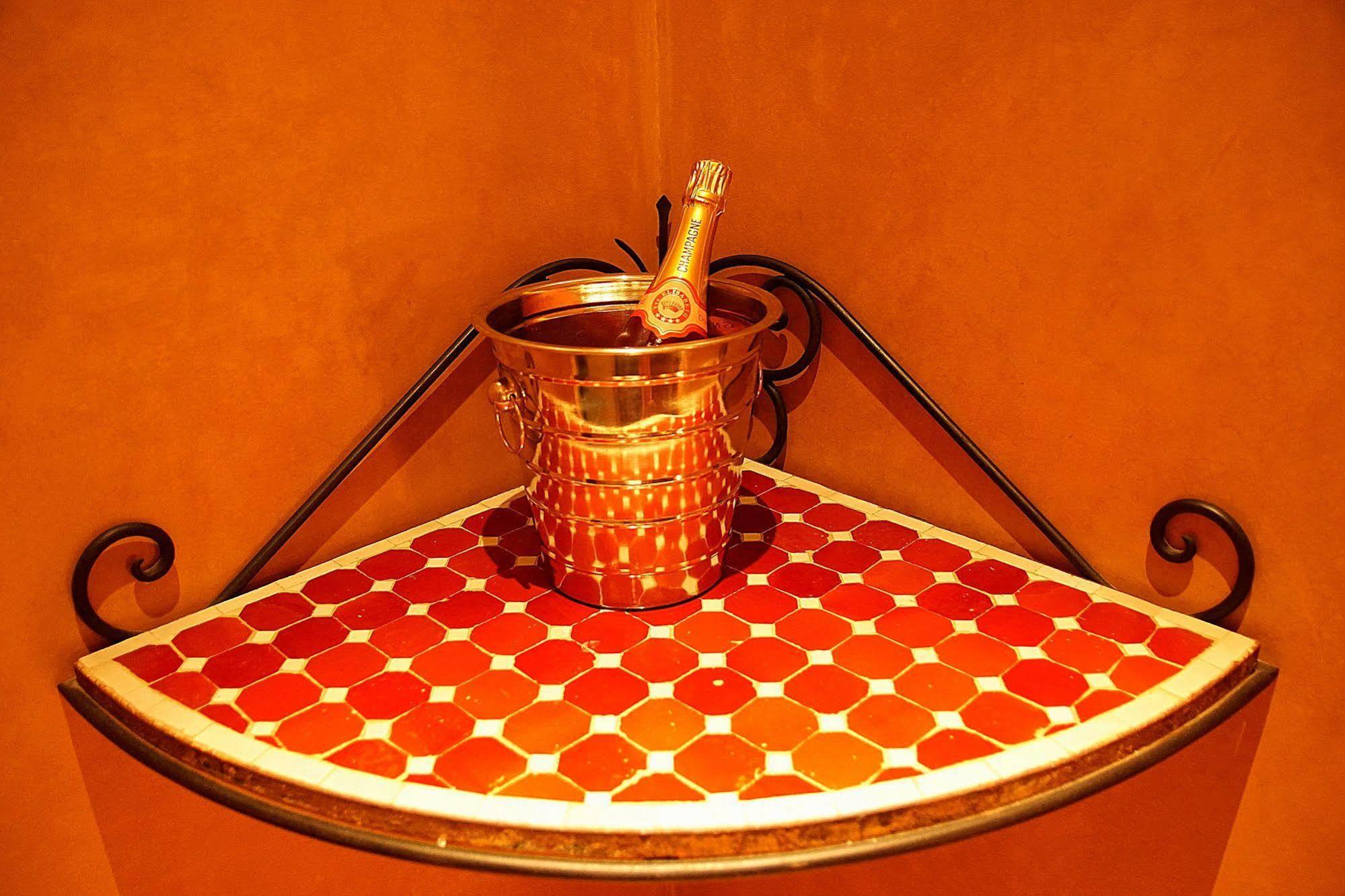 Hotel Riad เลียจ ภายนอก รูปภาพ